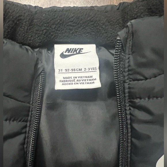 Nike Black Puffer Vest - Picture 2 of 3